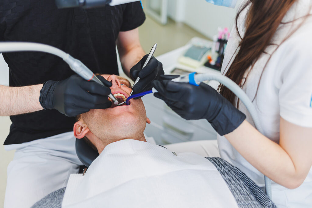 composite veneers vs porcelain veneers